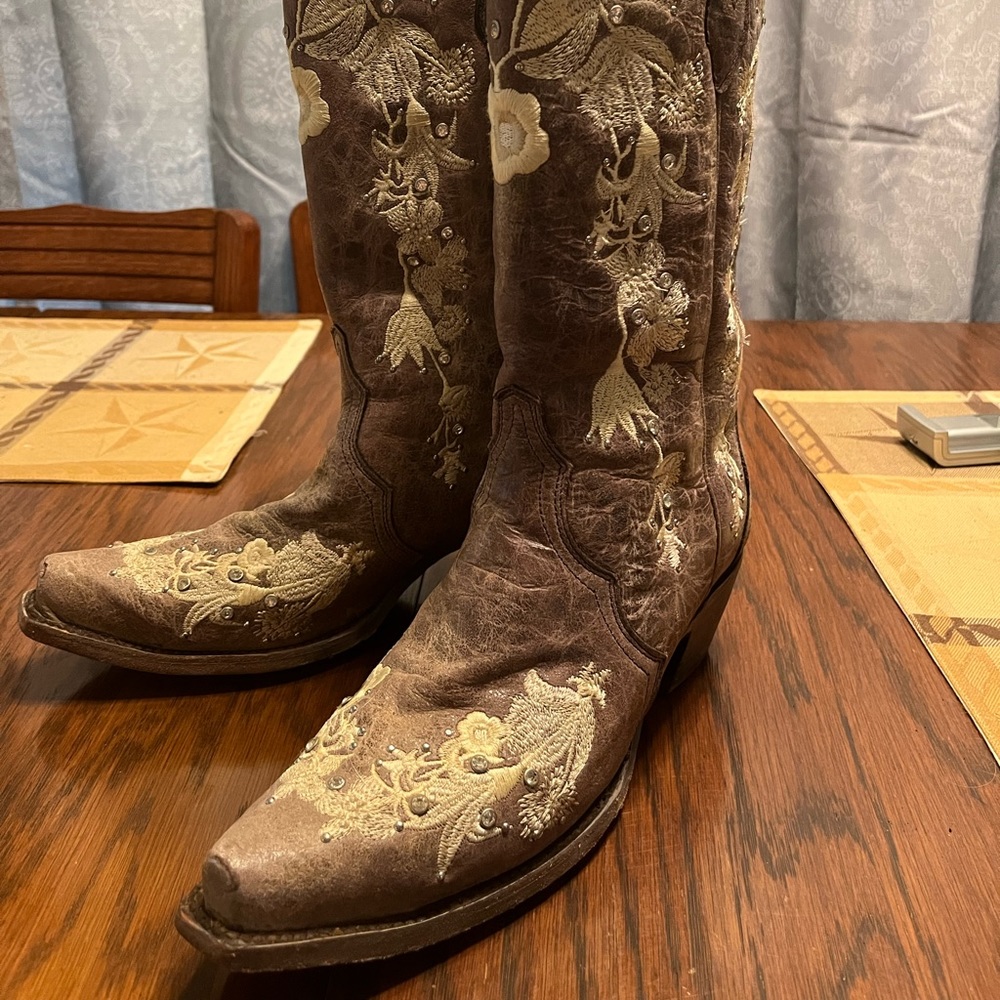 Corral Boots “Wedding Style” size 10